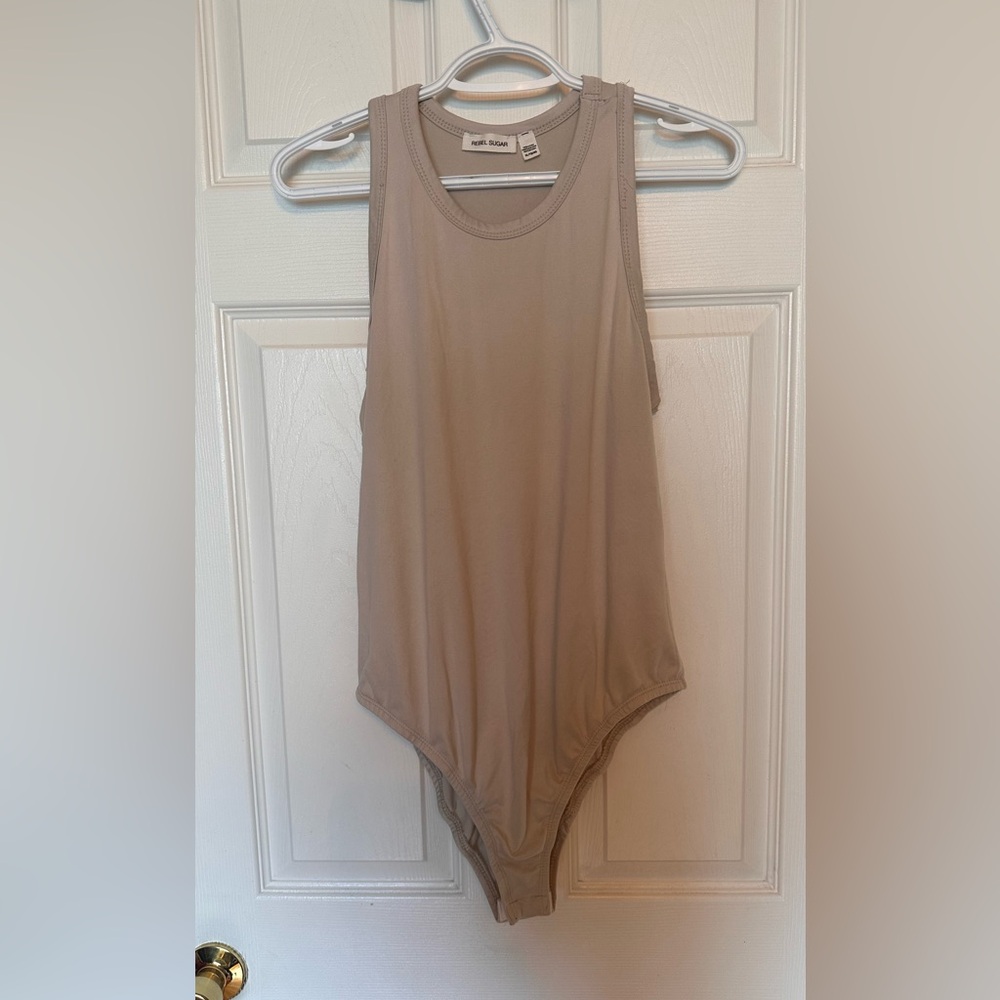 💚 Rebel Sugar - Size Extra Large - Tan Sleeveless Fitted Bodysuit